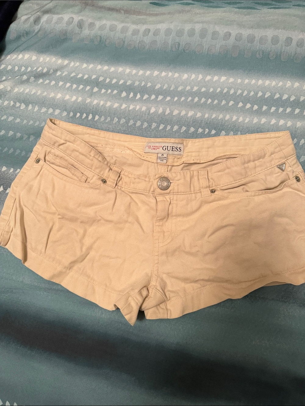 GUESS Women's Beige Cotton Low-Rise Jean Shorts sz 25